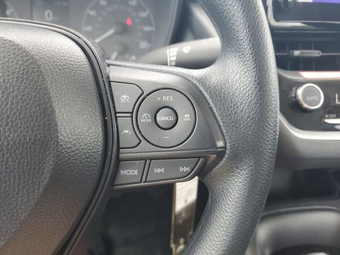 Used 2025 Toyota Corolla LE FWD image 18