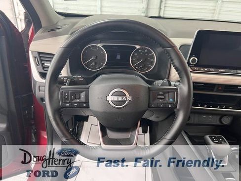 Used 2025 Nissan Rogue SV image 39