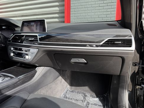 Used 2021 BMW 740i xDrive w/ M Sport Package image 15