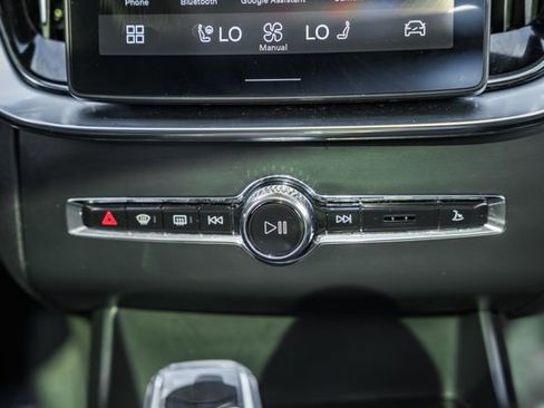 Used 2025 Volvo XC90 B6 Plus image 23