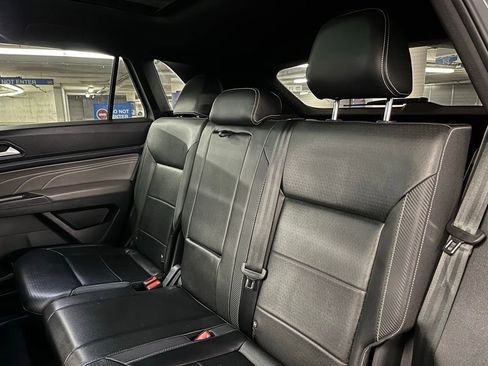 Certified 2022 Volkswagen Atlas Cross Sport SE image 21