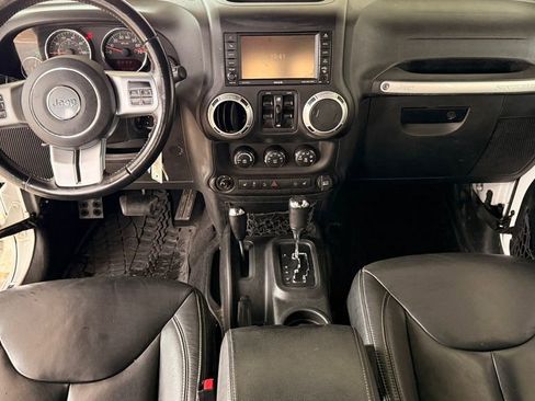 Used 2017 Jeep Wrangler Unlimited Rubicon AWD/4WD image 34