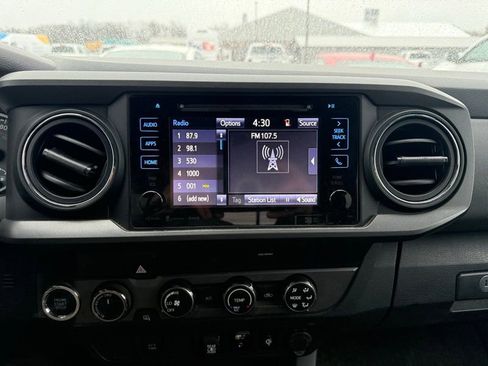 Used 2019 Toyota Tacoma TRD Sport image 12