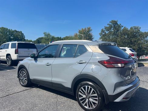 Used 2021 Nissan Kicks SV FWD image 4