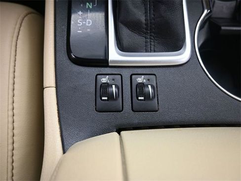 Used 2017 Toyota Highlander XLE image 16