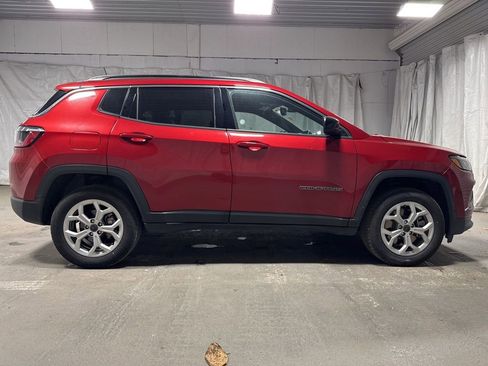 Used 2025 Jeep Compass Latitude w/ Sun & Sound Group AWD/4WD image 8
