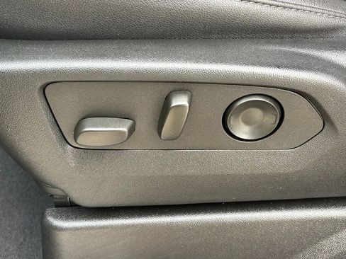 Used 2024 Chevrolet Suburban LT image 11