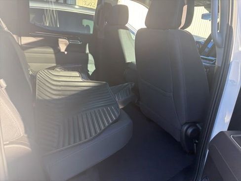 Used 2025 GMC Sierra 1500 Elevation image 16