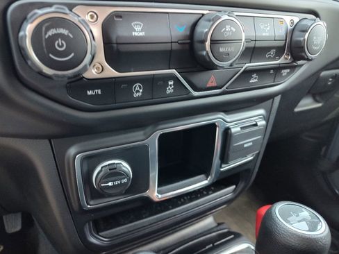 Used 2023 Jeep Wrangler Sport image 23