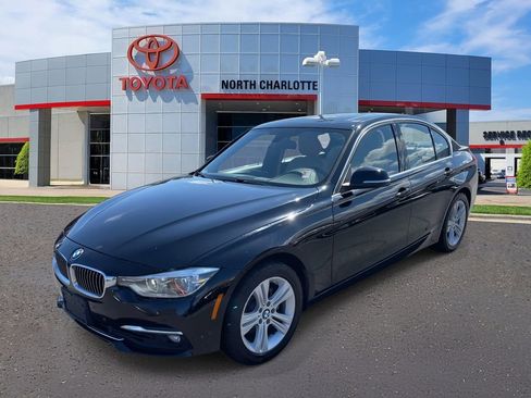 Used 2018 BMW 330i xDrive Sedan w/ Convenience Package image 4