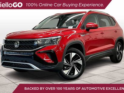 Used 2024 Volkswagen Taos SE w/ Panoramic Sunroof Package
