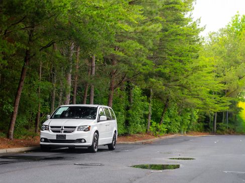 Used 2020 Dodge Grand Caravan GT FWD image 34