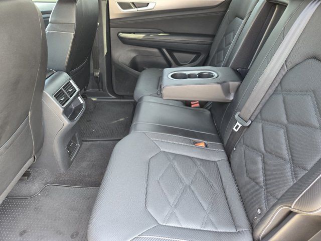 Used 2024 Volkswagen Atlas Cross Sport SE FWD image 30