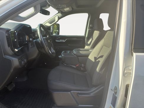 Used 2024 Chevrolet Silverado 2500 LT image 9