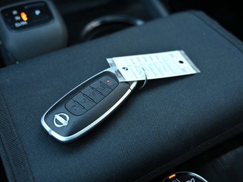 Used 2023 Nissan Rogue SV w/ SV Premium B Package image 31