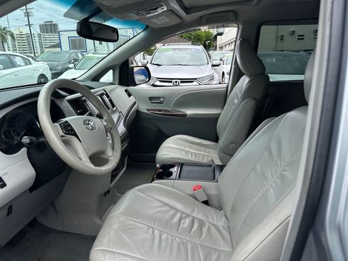 Used 2011 Toyota Sienna XLE image 12