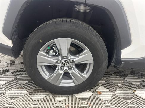 Used 2022 Toyota RAV4 XLE image 18