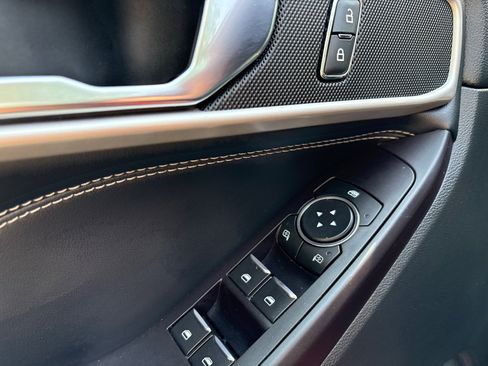 Used 2020 Ford Explorer XLT w/ Equipment Group 202A image 13