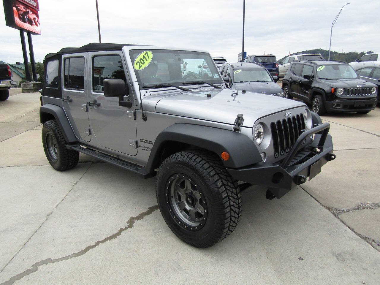 Used 2017 Jeep Wrangler Unlimited Sport w/ Quick Order Package 24S AWD/4WD image 2