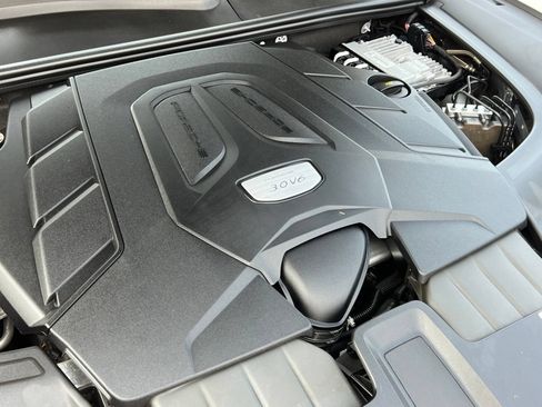 Certified 2023 Porsche Cayenne AWD/4WD image 40