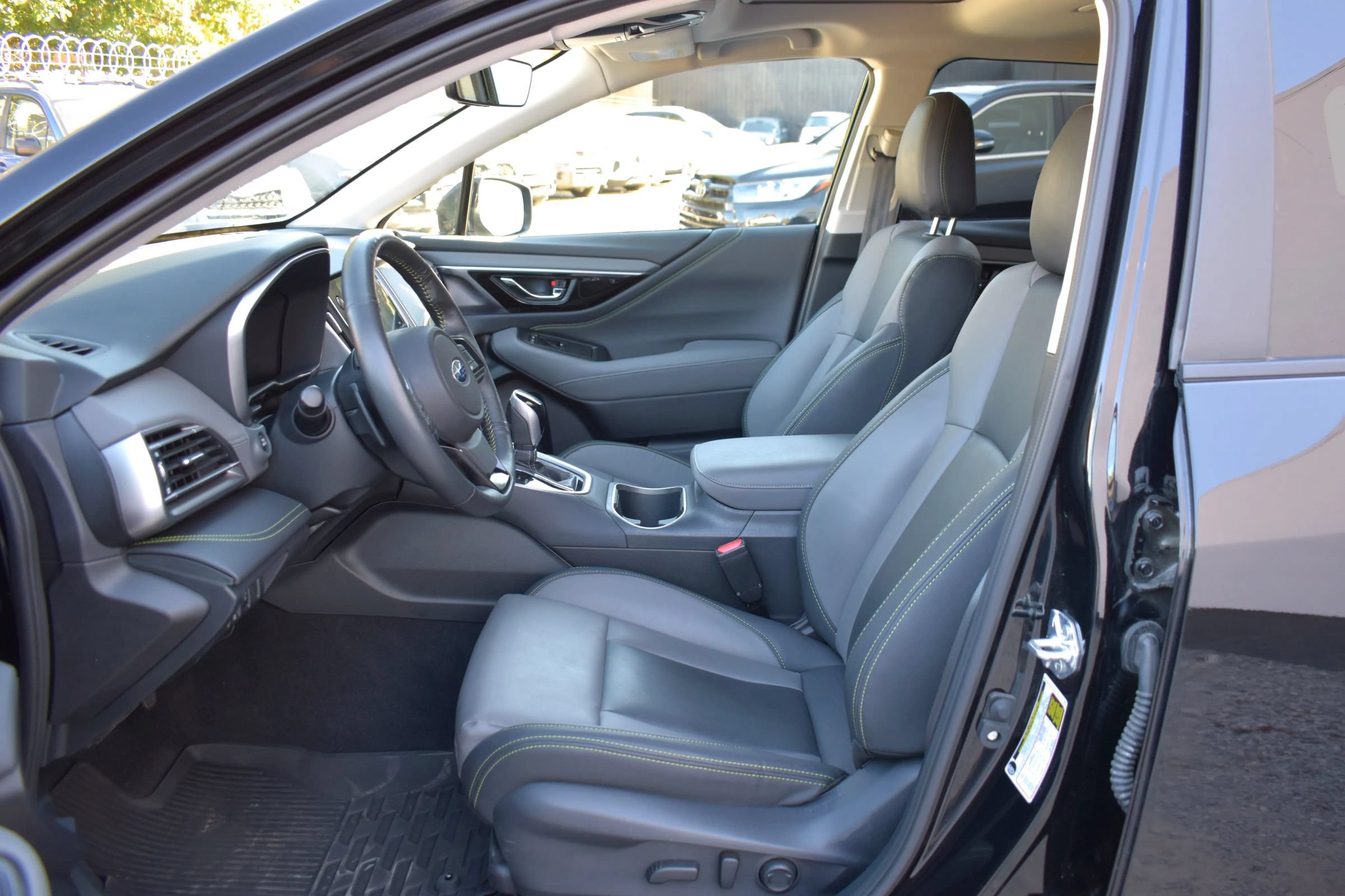 Used 2025 Subaru Outback Onyx Edition XT AWD/4WD image 10