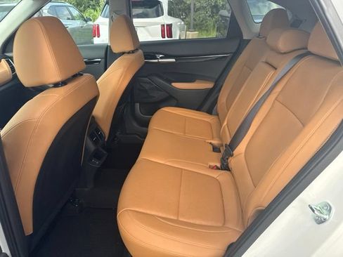 Certified 2024 Kia Seltos SX w/ SX Sunroof Package AWD/4WD image 9