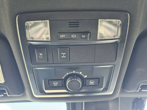 Used 2018 Toyota Tacoma TRD Off-Road w/ Technology Package AWD/4WD image 24