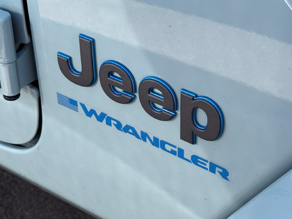 Used 2024 Jeep Wrangler Unlimited w/ Convenience Group AWD/4WD image 17