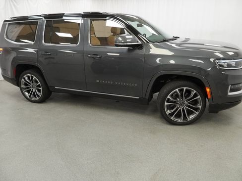 Used 2022 Jeep Grand Wagoneer Series III image 10