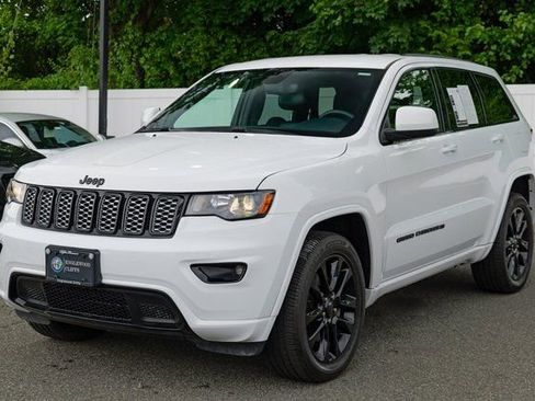 Used 2022 Jeep Grand Cherokee Laredo X image 4