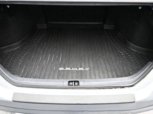 Used 2023 Toyota Camry SE image 14