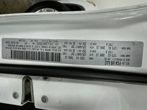 Used 2019 Jeep Cherokee Latitude w/ Popular Appearance Group FWD image 34