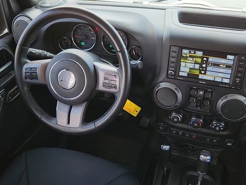 Used 2017 Jeep Wrangler Unlimited Sport AWD/4WD image 5