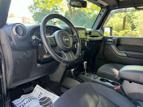 Used 2017 Jeep Wrangler Sport AWD/4WD image 9