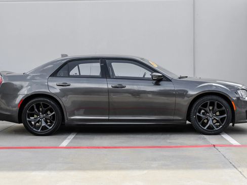 Used 2021 Chrysler 300 S w/ S Model Appearance Package RWD image 10