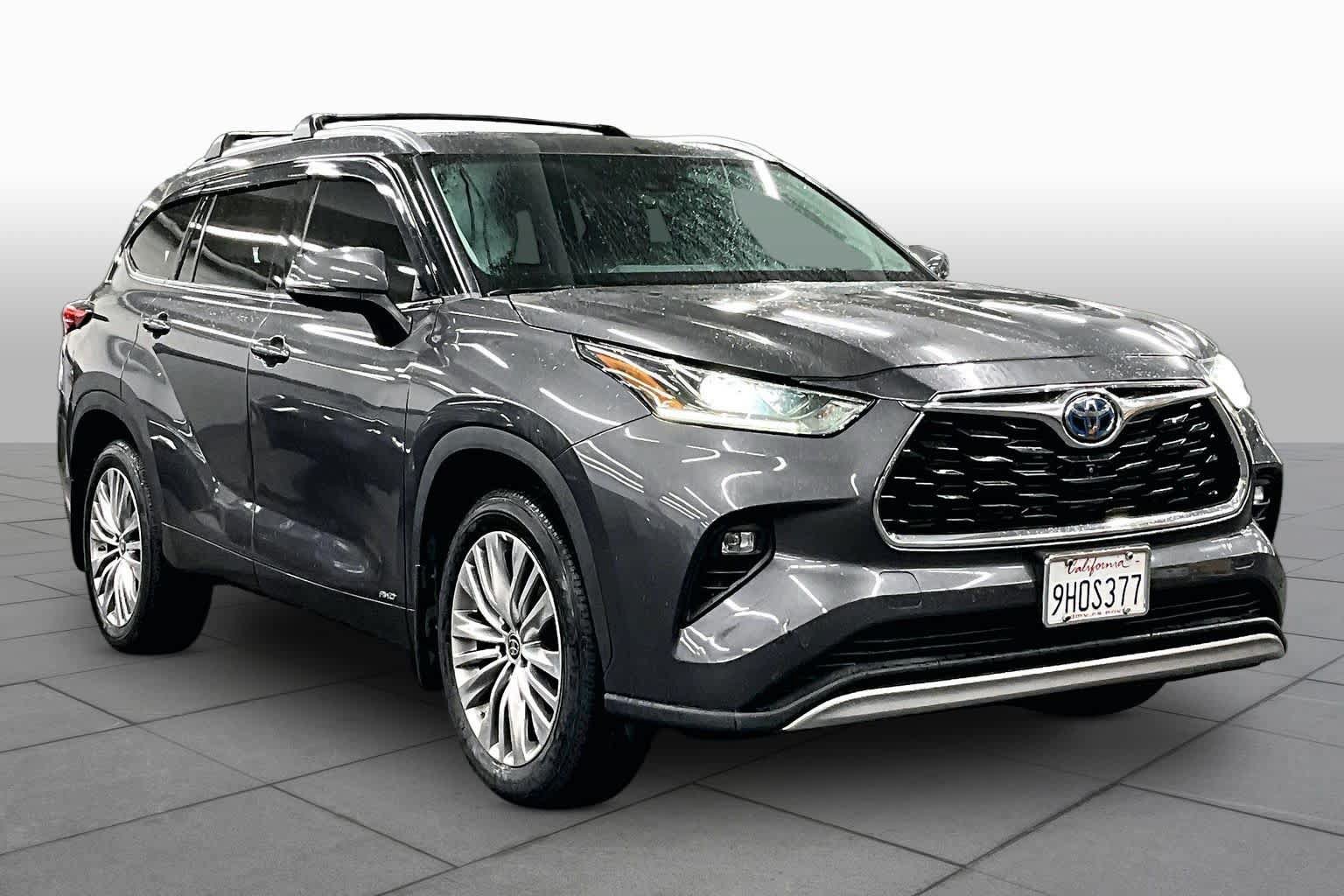 Used 2023 Toyota Highlander Platinum AWD/4WD image 2