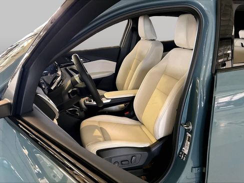 New 2026 BMW X2 xDrive28i w/ Technology Package AWD/4WD image 9