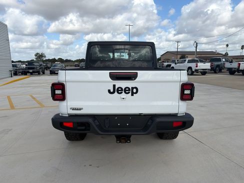 Used 2024 Jeep Gladiator Sport AWD/4WD image 6