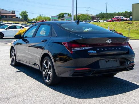 Used 2023 Hyundai Elantra SEL w/ Convenience Package FWD image 10