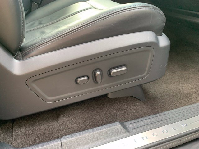 Used 2015 Lincoln Navigator 4WD image 14