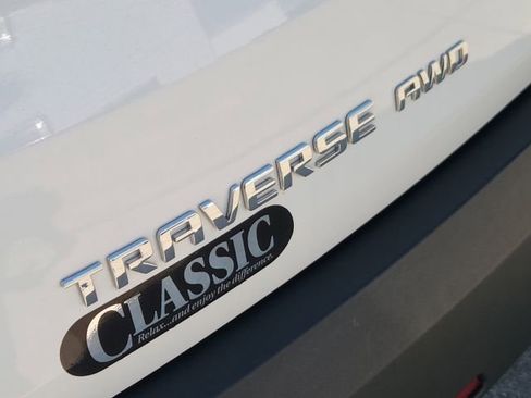 Used 2023 Chevrolet Traverse LT AWD/4WD image 11