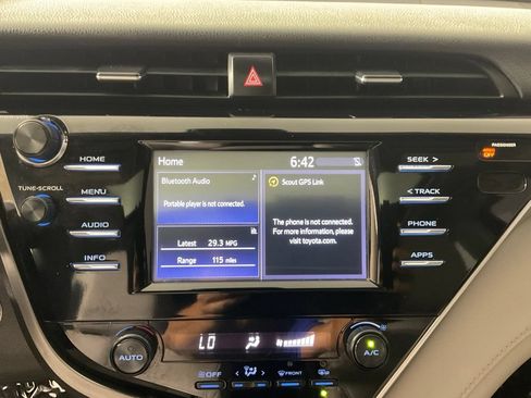 Used 2018 Toyota Camry SE w/ Moonroof Package FWD image 21