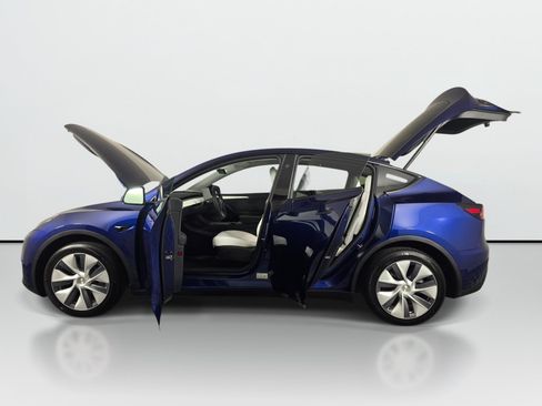 Used 2024 Tesla Model Y Long Range AWD/4WD image 10