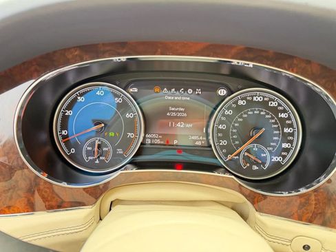Used 2017 Bentley Bentayga AWD/4WD image 23