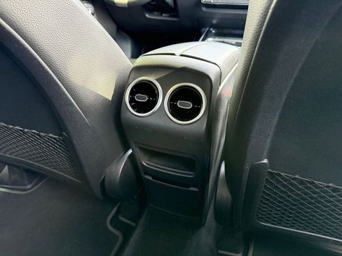 Used 2025 Mercedes-Benz GLB 250 4MATIC image 25