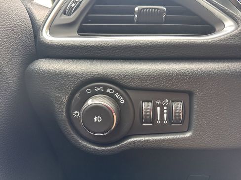 New 2026 Chrysler Pacifica Limited AWD/4WD image 13