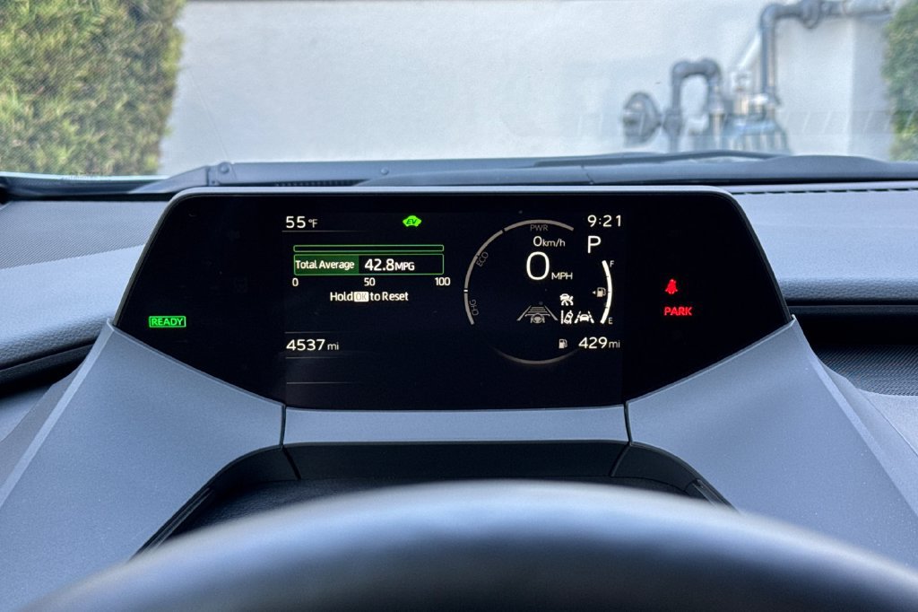 Certified 2025 Toyota Prius XLE FWD image 23