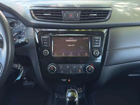 Used 2018 Nissan Rogue S FWD image 10
