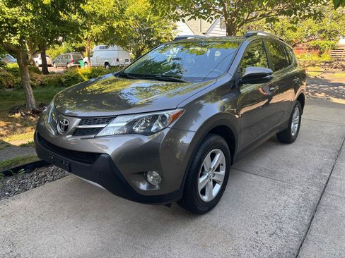 Used 2014 Toyota RAV4 XLE AWD/4WD image 30