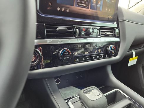 New 2026 Nissan Pathfinder SL w/ SL Premium Package FWD image 16